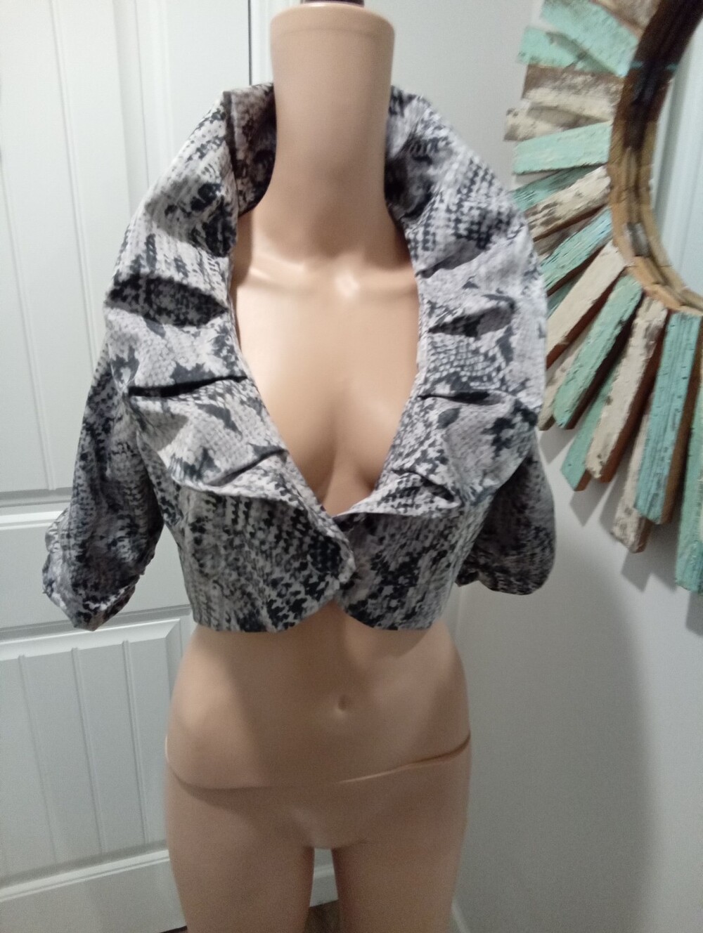VintageNewport News Snakeskin Crop Jacket Ruffle Grey & Black Animal Print Sz 12